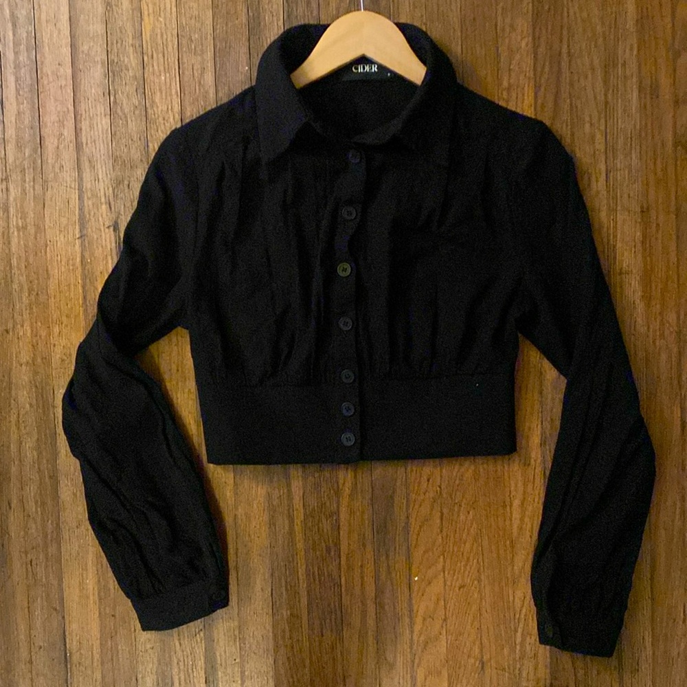 Size S Cider brand black crop button down